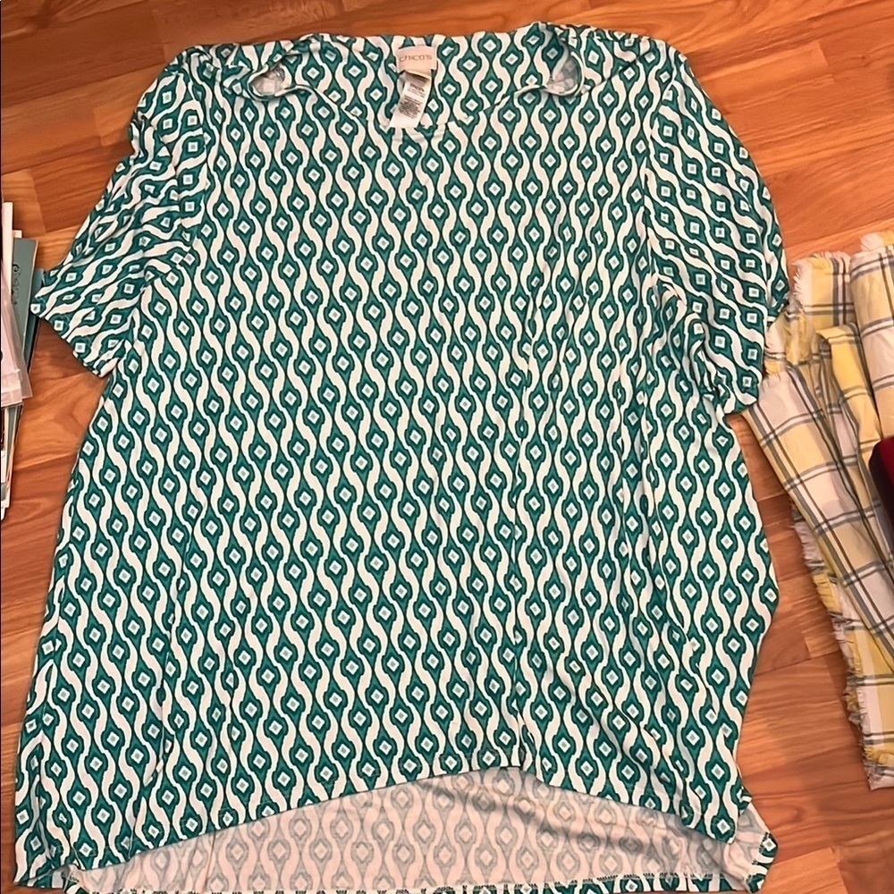 Chicos Stylish Green Patterned Women's Top High Low XL Size 3